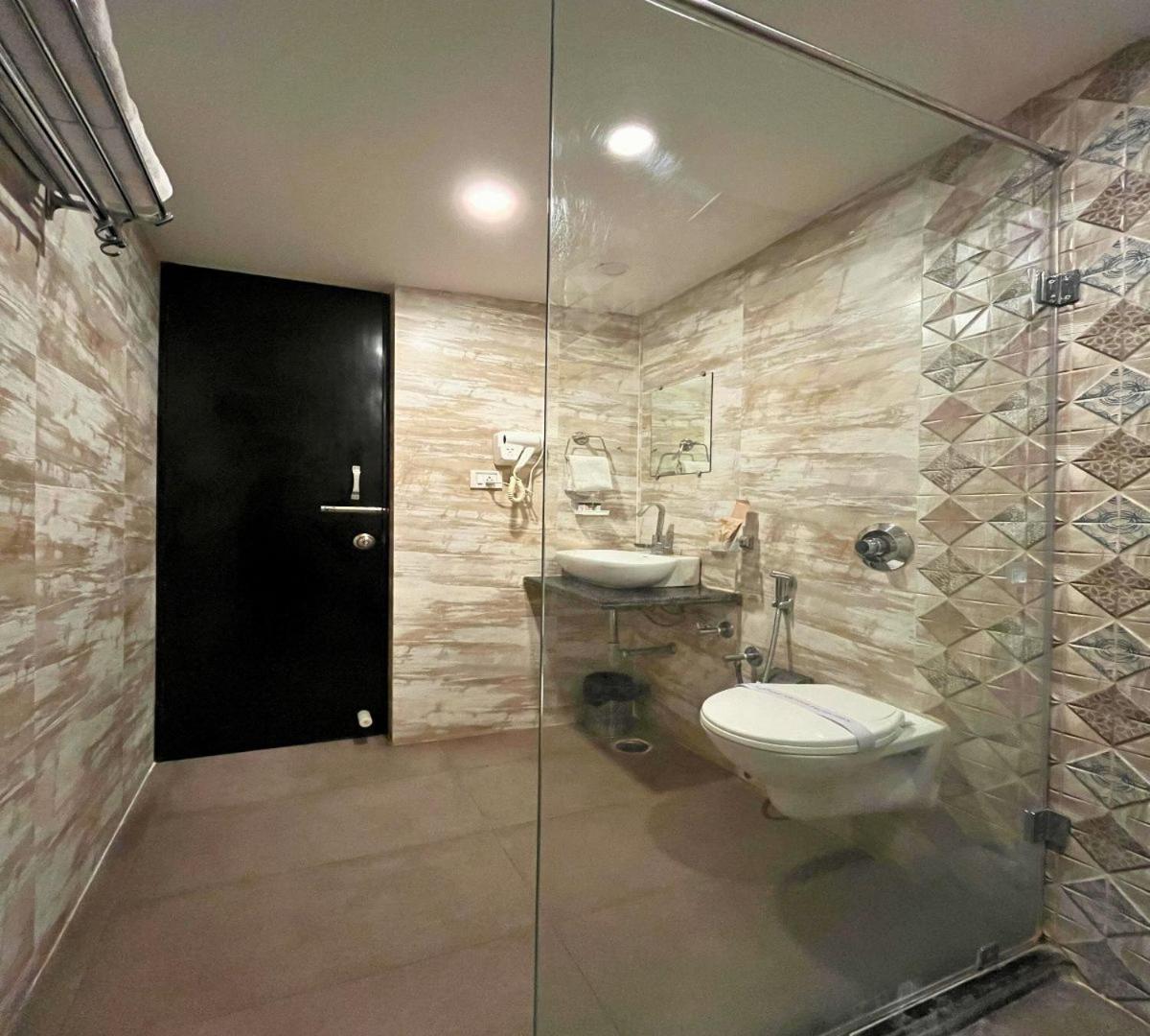 Hotel Runway Inn Pura Raghunāth 외부 사진