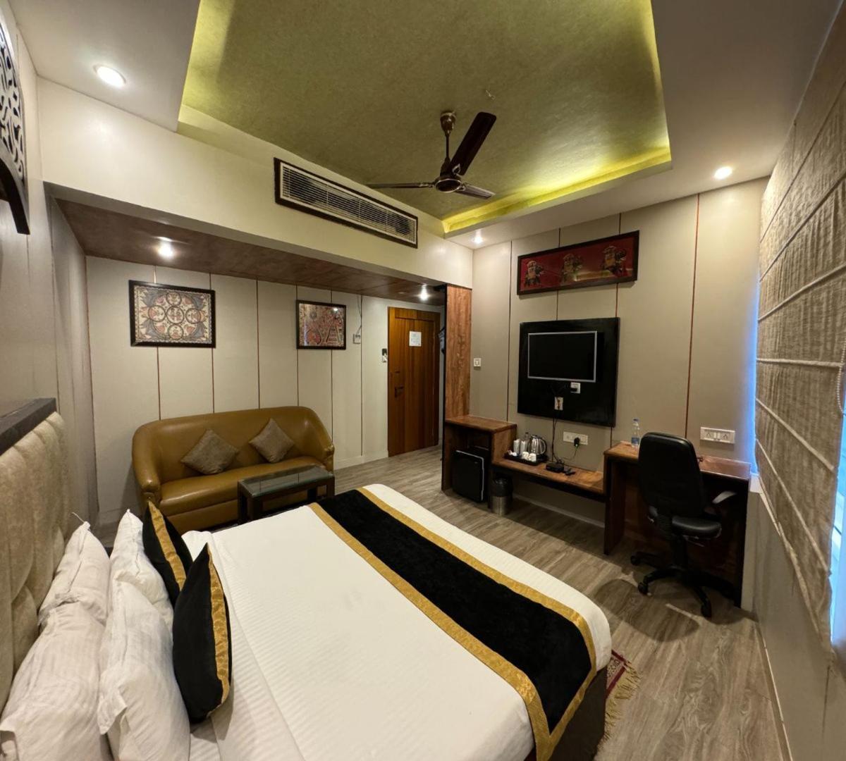 Hotel Runway Inn Pura Raghunāth 외부 사진