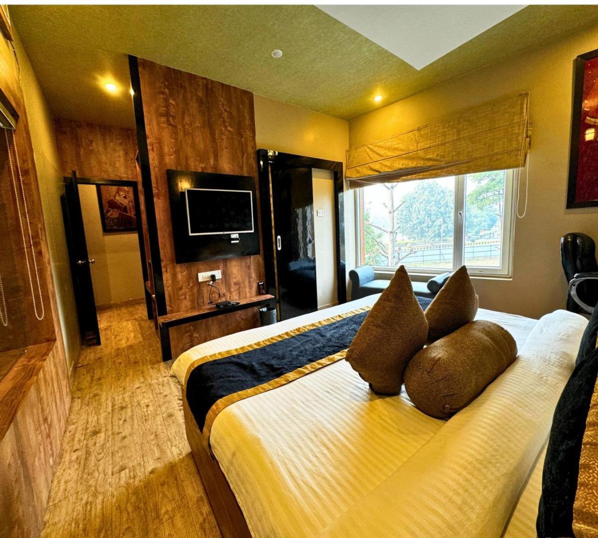 Hotel Runway Inn Pura Raghunāth 외부 사진