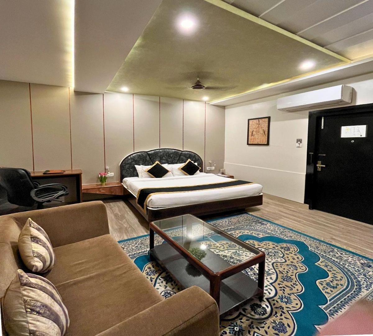 Hotel Runway Inn Pura Raghunāth 외부 사진