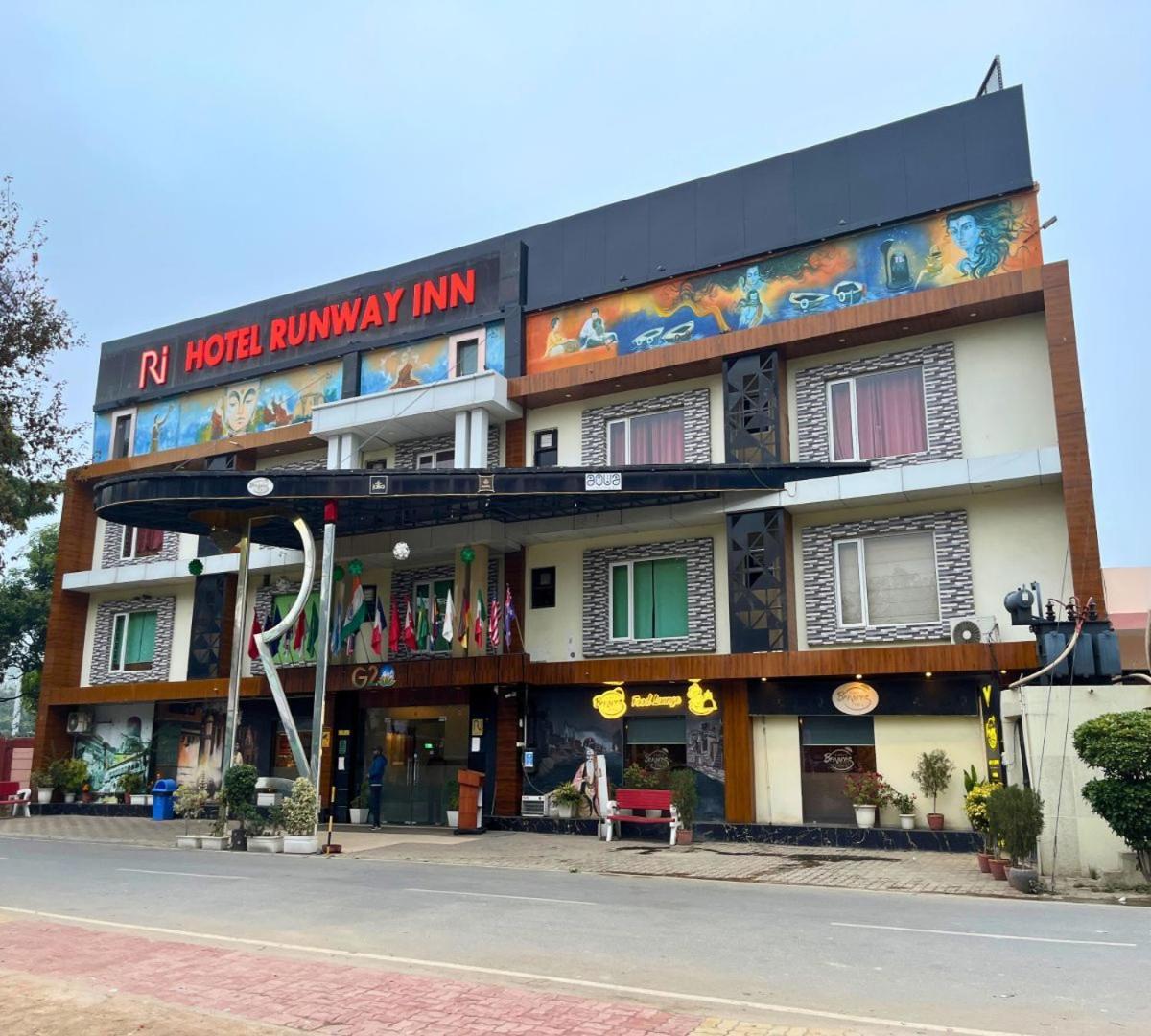 Hotel Runway Inn Pura Raghunāth 외부 사진