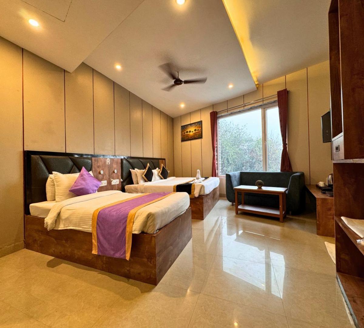 Hotel Runway Inn Pura Raghunāth 외부 사진